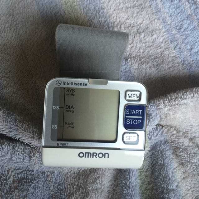 omron 7 series wrist blood pressure monitor bp652 instruction manual